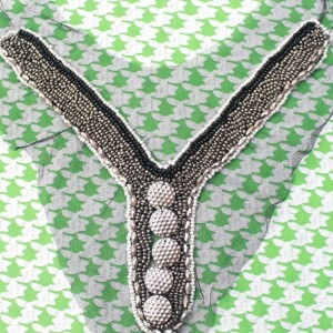 El cordón nupcial moldeado cristalino del diseño hecho a mano de la moda, escote del cuello para el vestido viste el collar moldeado de la forma de V